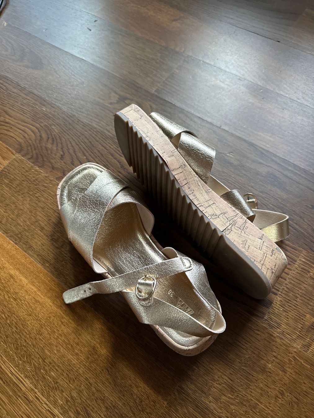 Zara Scarpe da donna: ZARA Sandalen gold – Nuovo (secondo la descrizione) da Küssnacht am Rigi venduto da annine.l. 2