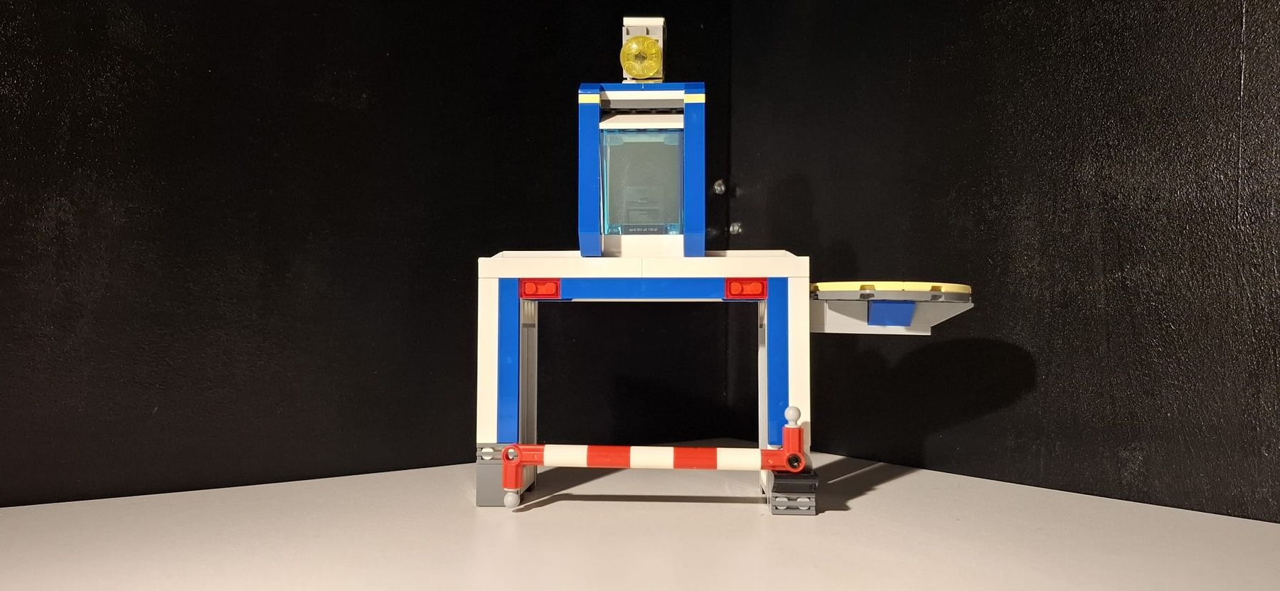 Lego Baukästen: Lego City Polizeistation 60246 – Gebraucht aus Birmenstorf AG von Hexxor 8