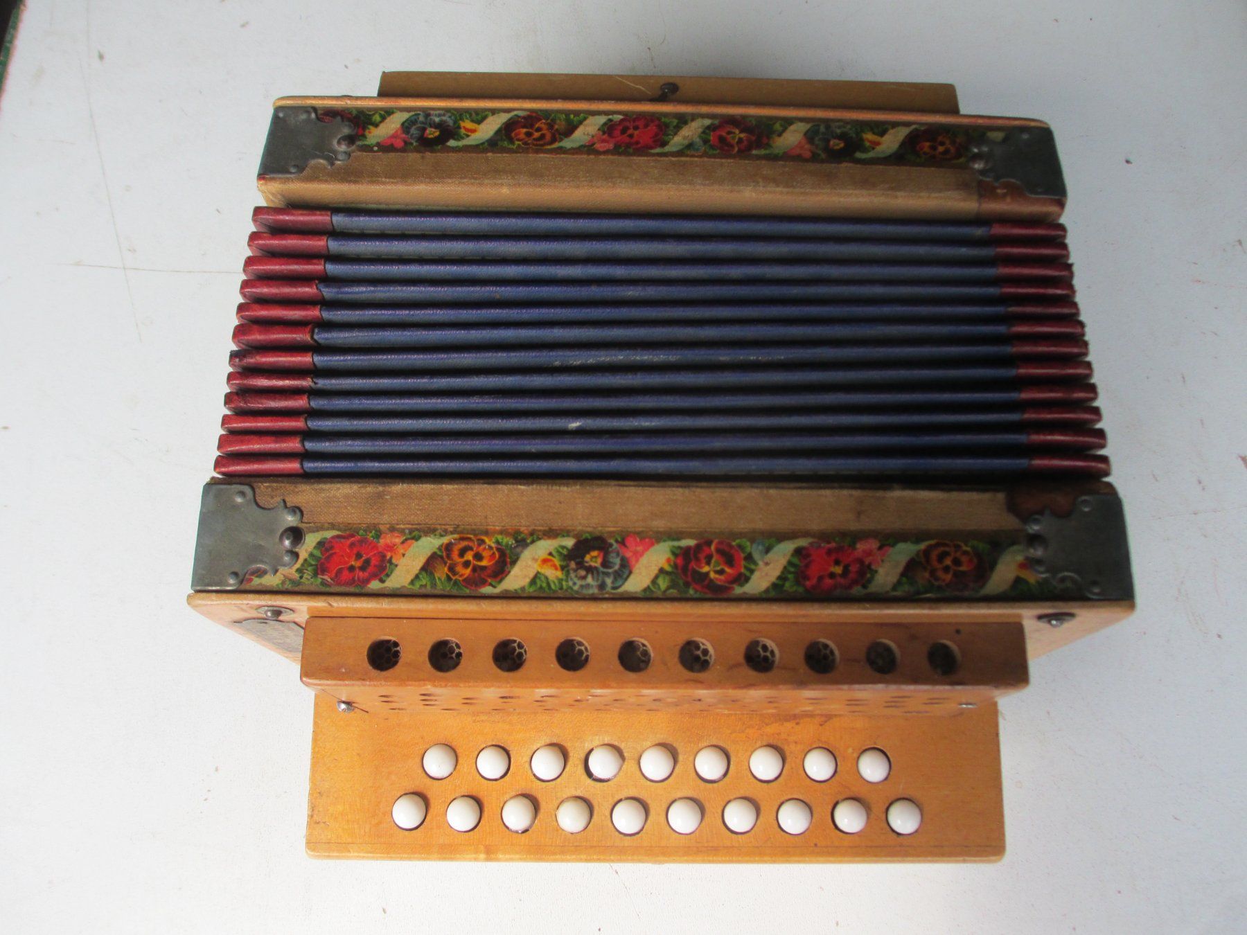 Strumenti musicali: Akkordeon antik – Usato da Weier im Emmental venduto da waefler03 6
