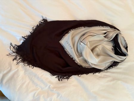 Gucci Tuch schwarz beige mit Fransen