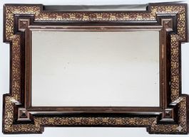 Antiker Wandspiegel mit verziertem Holzrahmen