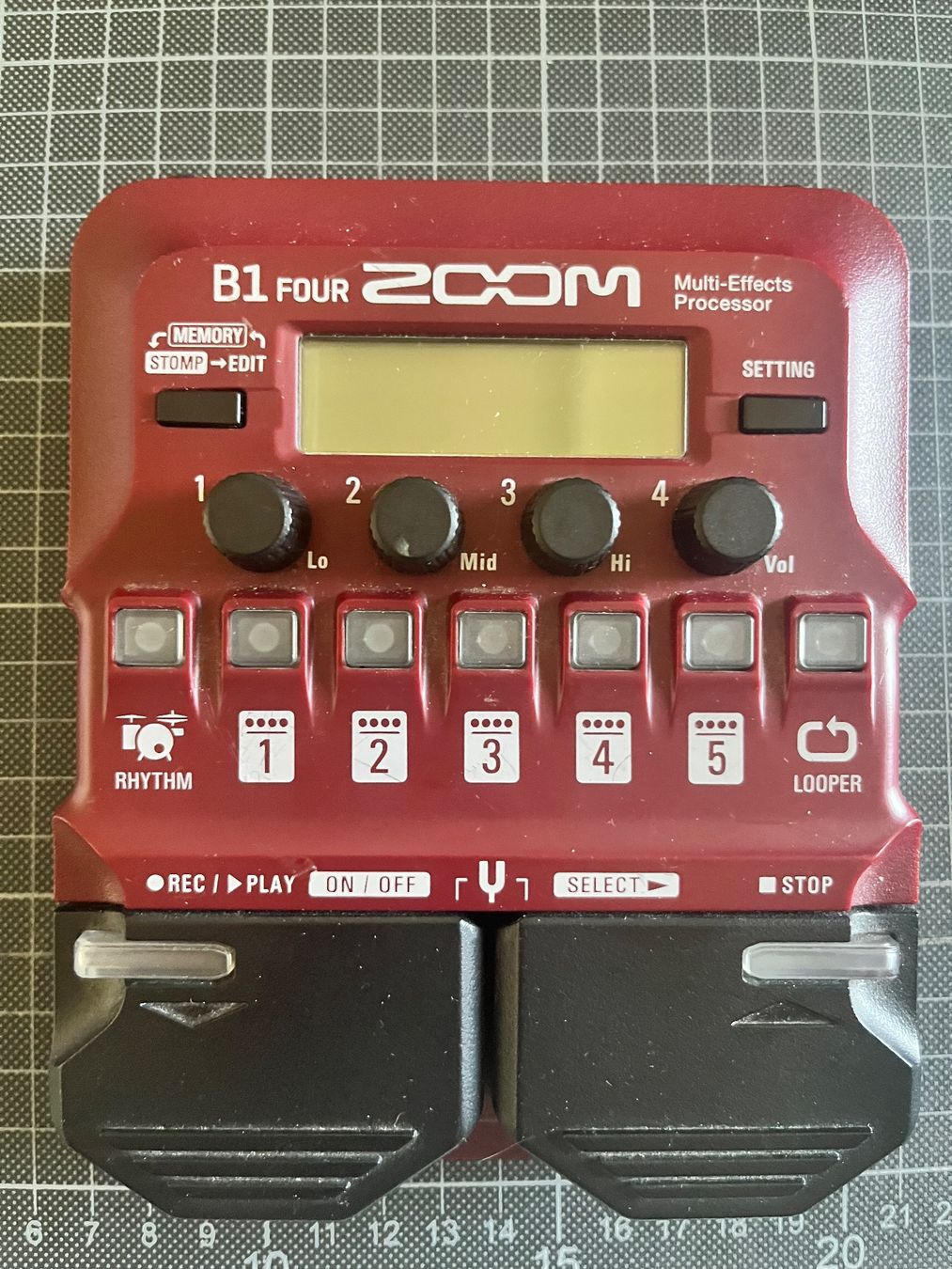 Strumenti musicali: ZOOM B1 Four Bass Multi-Effects Processor – Usato da Buus venduto da Hofco