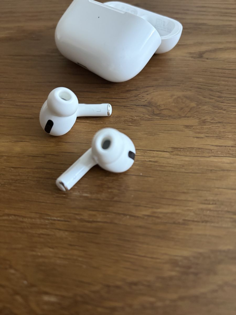 Apple Cuffie: Apple AirPods Pro mit Ladecase 1. gen – Usato da Thalwil venduto da Counterdude 3