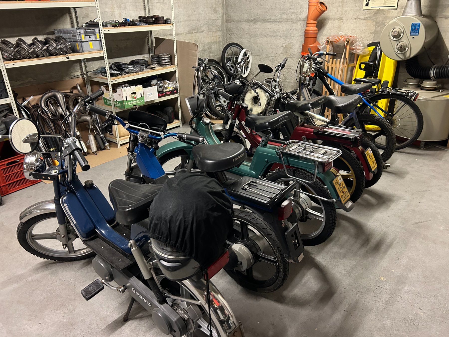 Piaggio Ciclomotori: Set Mofas plus diverses Zubehör – Usato da Schafisheim venduto da Hene076 1