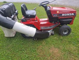 Honda Rasentraktor HT3813  Wassergekühlt ,zwei zylinder.
