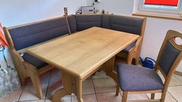 Eckbank mit Tisch