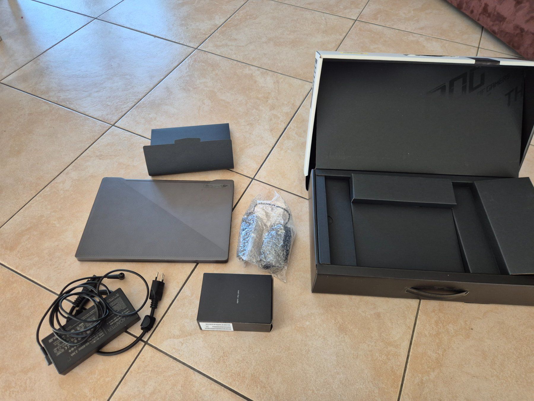 Asus Notebook: Asus GA401l mit zubehör Defekt – Usato da Opfikon venduto da Steins_Siedlung 2