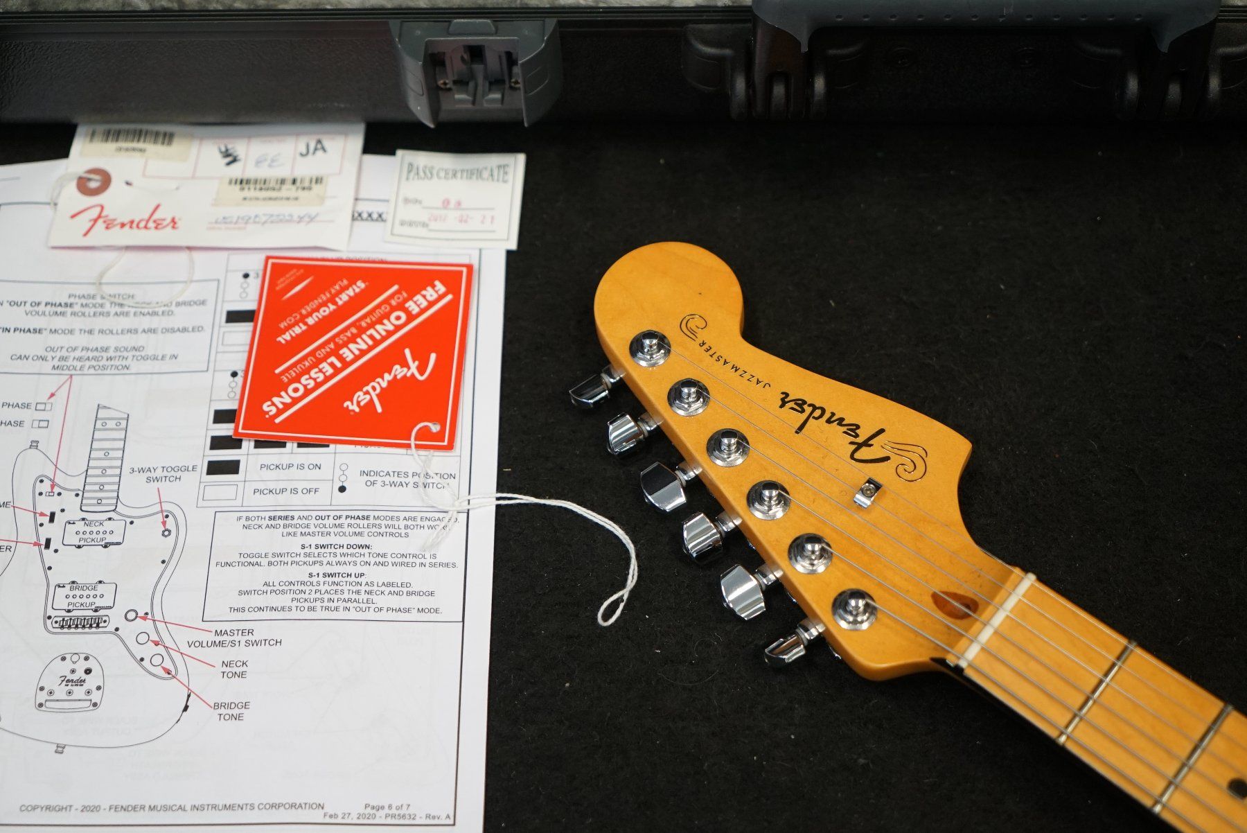 Fender Strumenti musicali: Fender American Ultra Jazzmaster - Maple Fingerboard - Cobra – Usato da Ortschwaben venduto da Musictrade 4