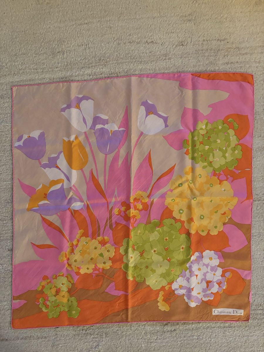 Dior Foulards, Tücher & Schals: Christian Dior Seidentuch, Vintage Blumenmuster – Gebraucht aus Zürich von wei_8n2l 6