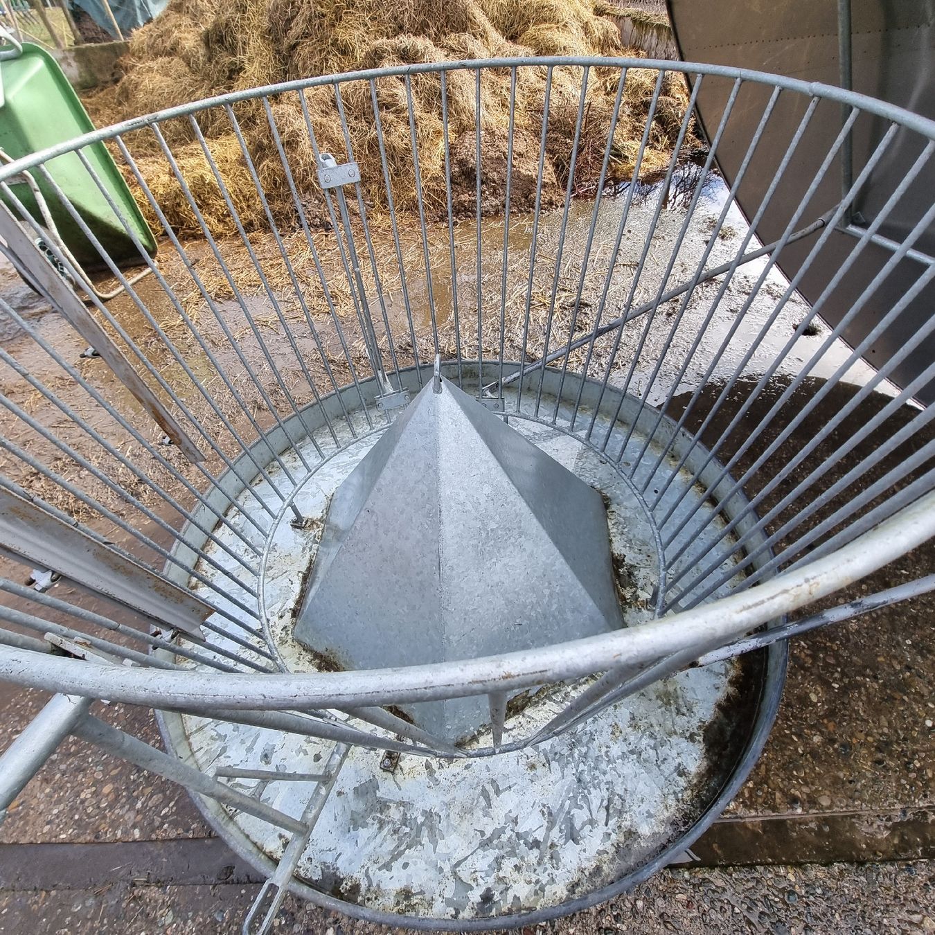 Mangimi: Futterraufe Rundraufe für Schafe – Usato da Hofstetten ZH venduto da neebu 3