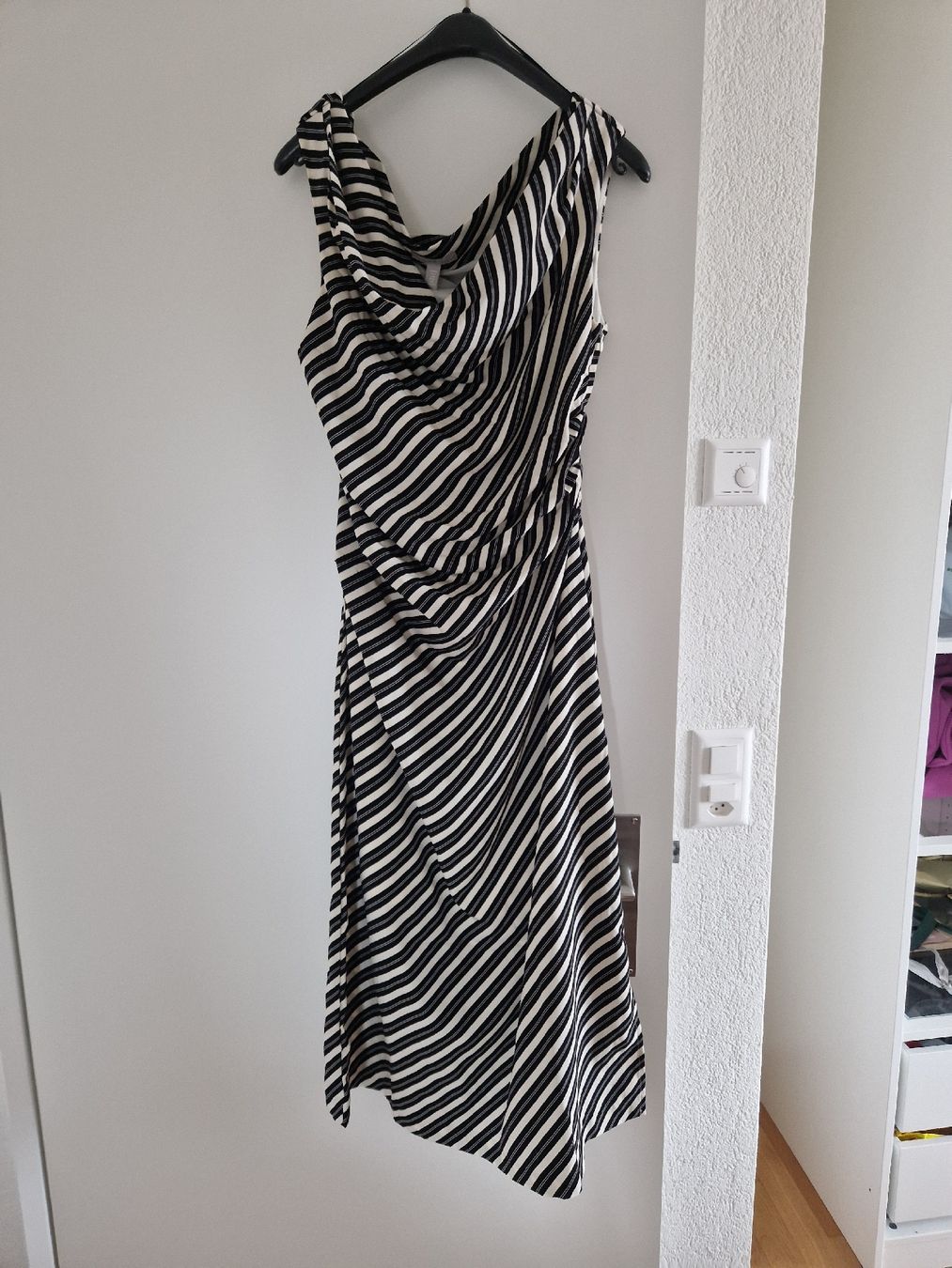H&M Kleider: Elegantes Kleid gestreift, H&M – Neu (gemäss Beschreibung) aus Wil SG von an_ka