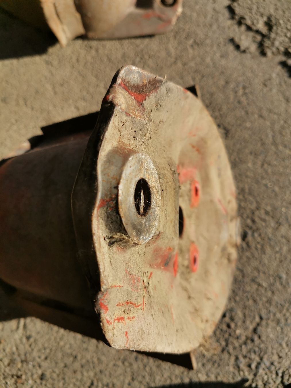 Raccolta foraggio grezzo: Kuhn Rotondo Mähscheibe – Usato da Schenkon venduto da Steyr30 3