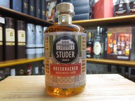 1 Fl. Studer Nussknacker Hazelnuss Likör 28 Vol. 50cl.