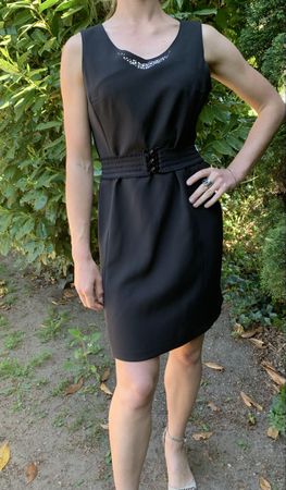 Elegante vestito nero Myrica, perfetto per l'estate.