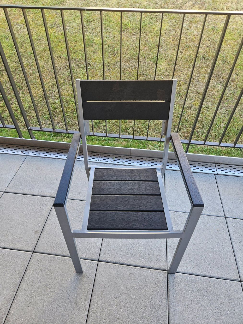 Set di tavolo e panche: Gartentisch Aluminium mit Holzimitat Platte – Usato da Seuzach venduto da luc_r2nh 4