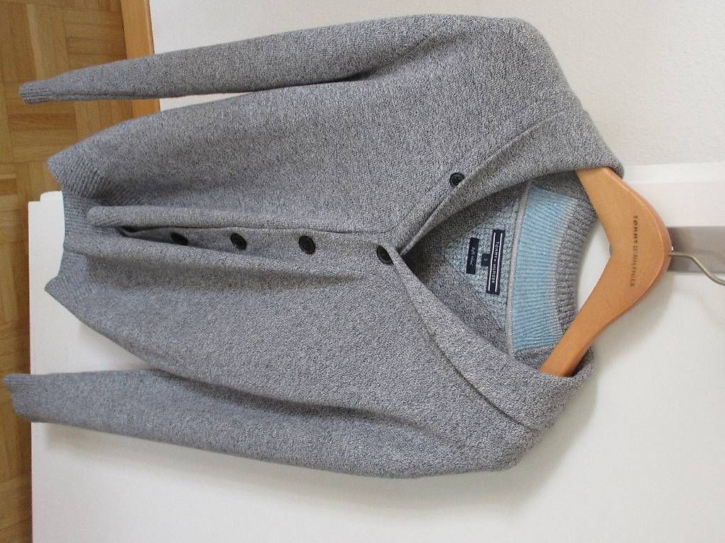 Tommy Hilfiger Jacken: Neue Tommy Hilfiger Soft Wool Strickjacke, Grösse S – Neu (gemäss Beschreibung) aus Zug von roche72