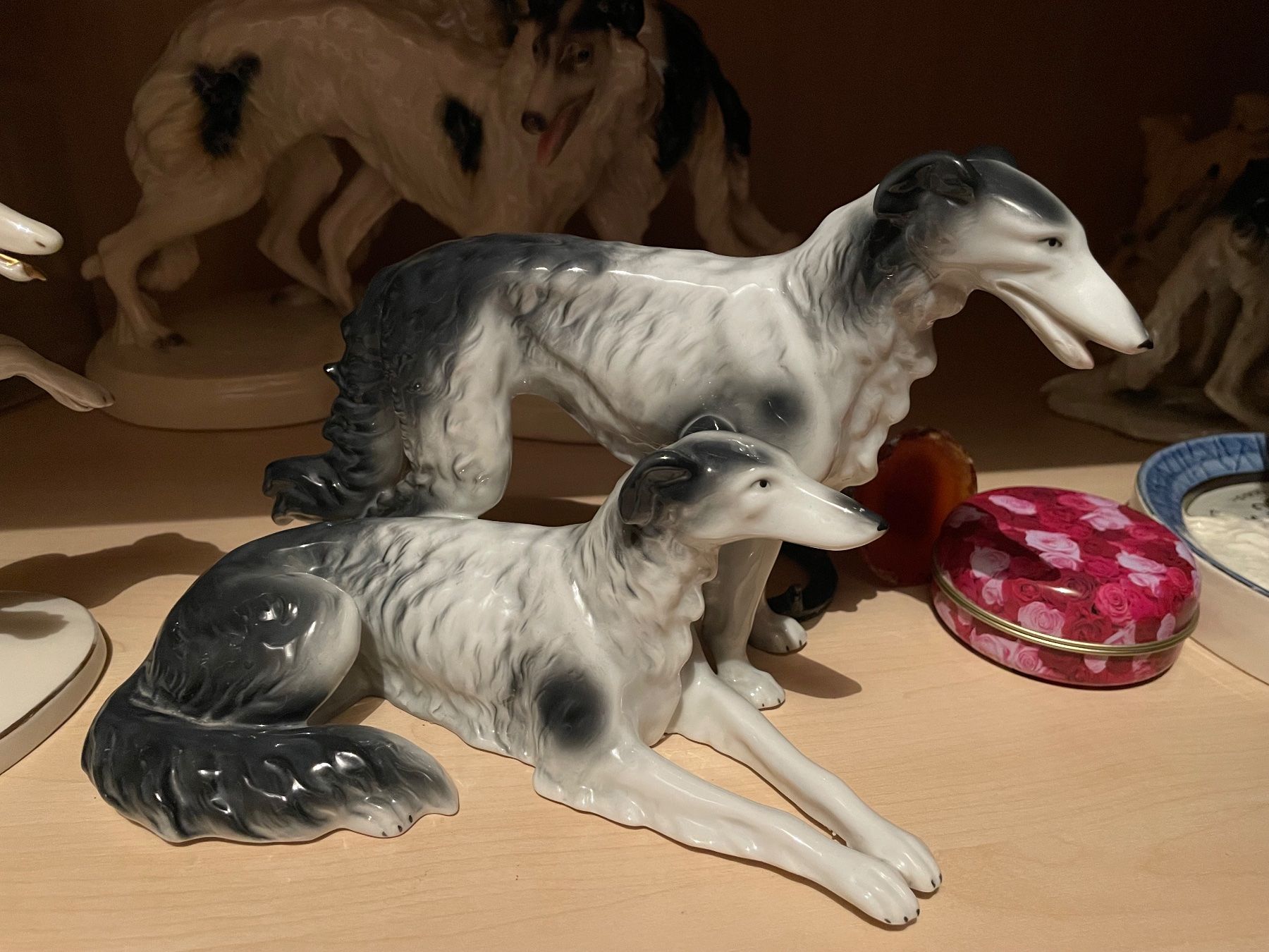 Figurines: Ensemble de 2 statuettes de Barzoi – D'occasion à Mollens VS par sarah129
