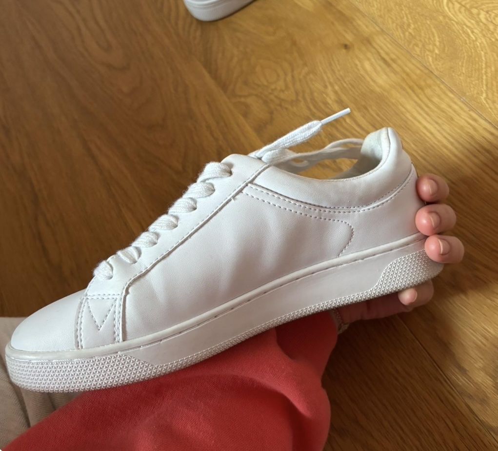 Guess Damenschuhe: Guess sneakers – Gebraucht aus Commugny von n_a_m2tv 2