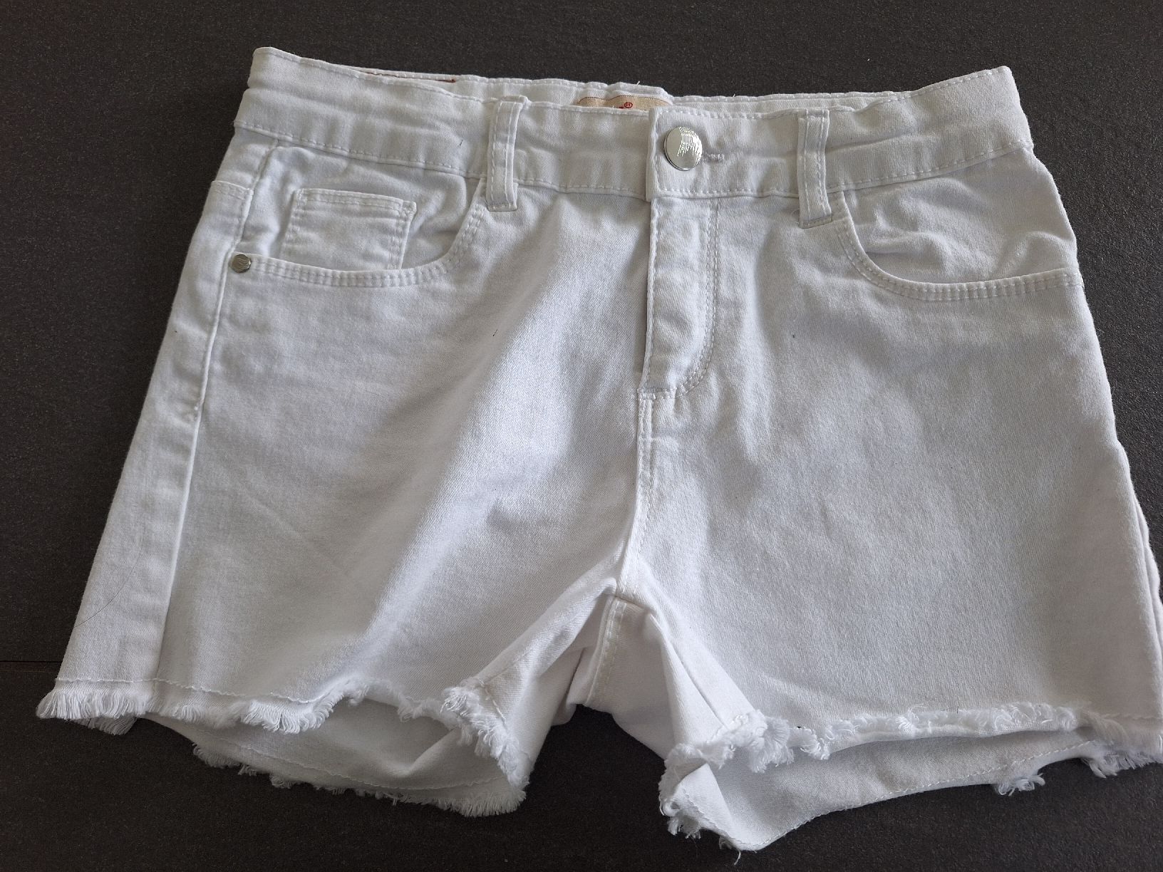 Pantaloni: Weisse Jeans Sorts, Gr. 140 – Usato da Brittnau venduto da Norge77