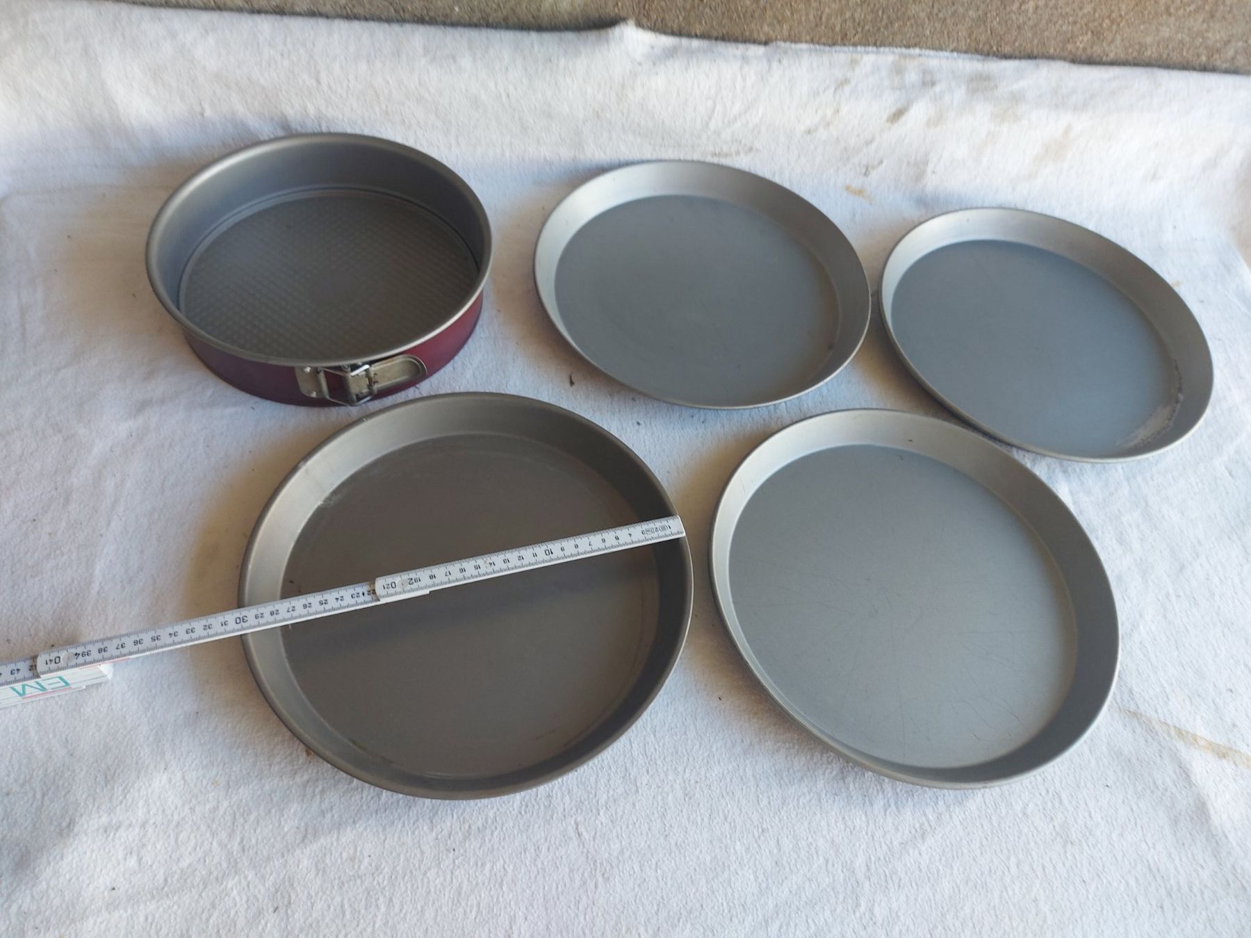 Teglie da forno: SET 5 teilig Gastro Bleche 30cm Backbleche Rund – Usato da Rheinau venduto da profitronic.shop