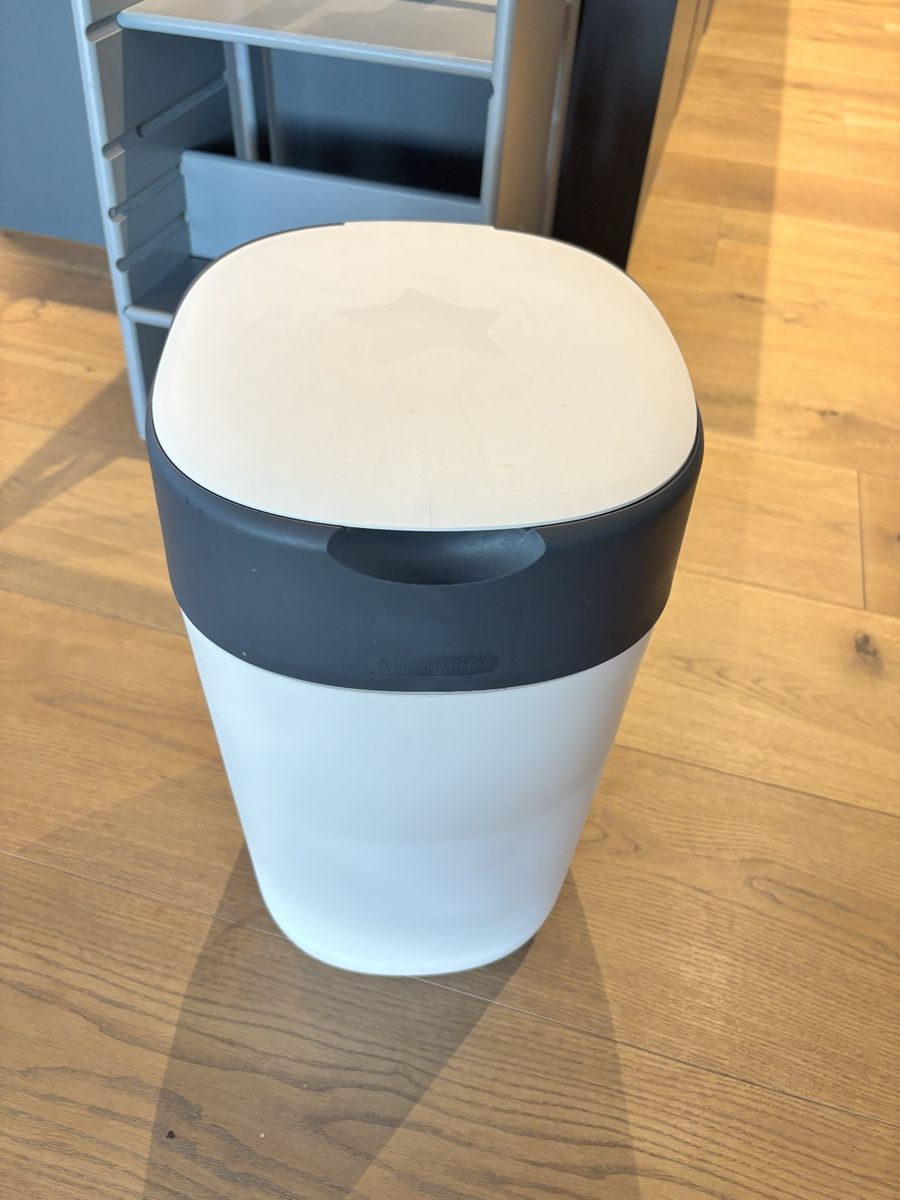 Tommee Tippee Poubelles: Windeleimer Twist & click Tommee Tippee SANGE – D'occasion à Muhen par Claudi1985 1