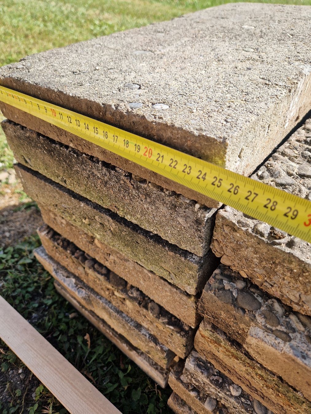 Rivestimenti per pavimenti: gartenplatten – Usato da niederhasli venduto da tschanzdaniel 2