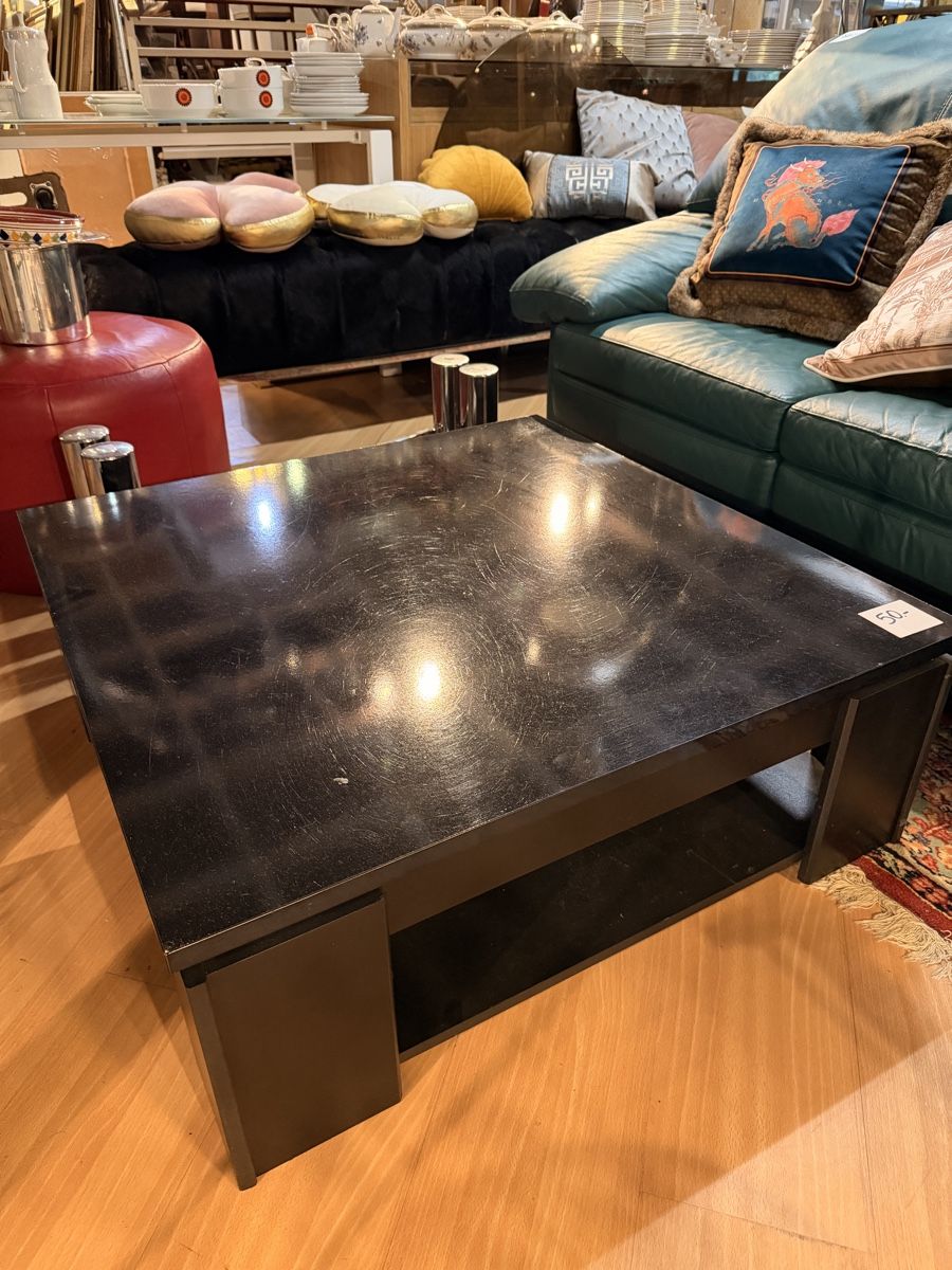 Tische: Table basse carrée noire  – Gebraucht aus St-Maurice von antikdestok