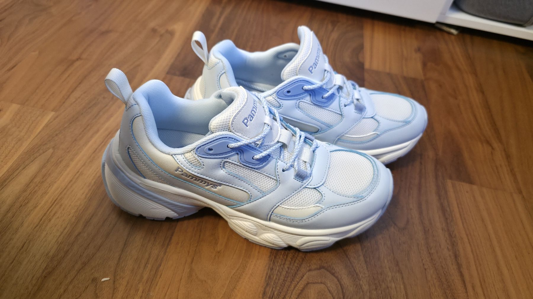 Scarpe da uomo: Pammy's Sneaker, hellblau, Grösse 41, Neu! – Nuovo (secondo la descrizione) da Kefikon TG venduto da catiusca
