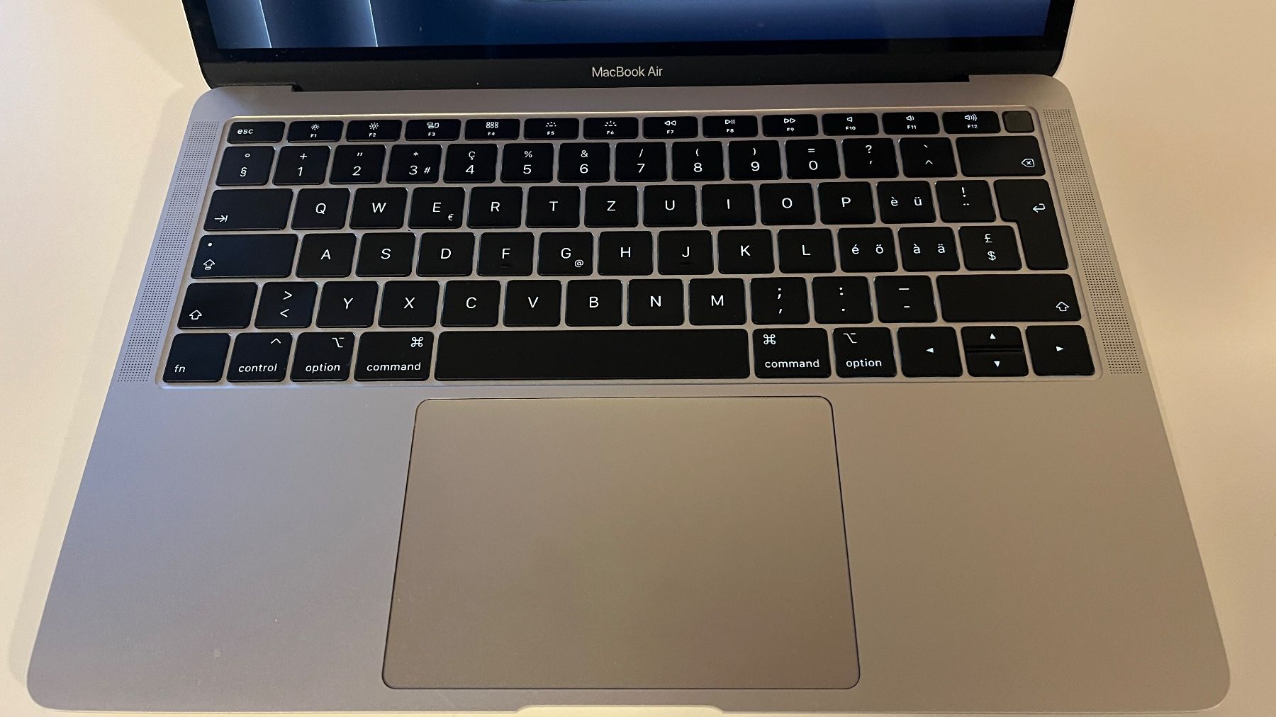 Apple Notebook: MacBook Air, Rentina, 13", 2019 – Usato da Triesen venduto da in_Trisuna 1