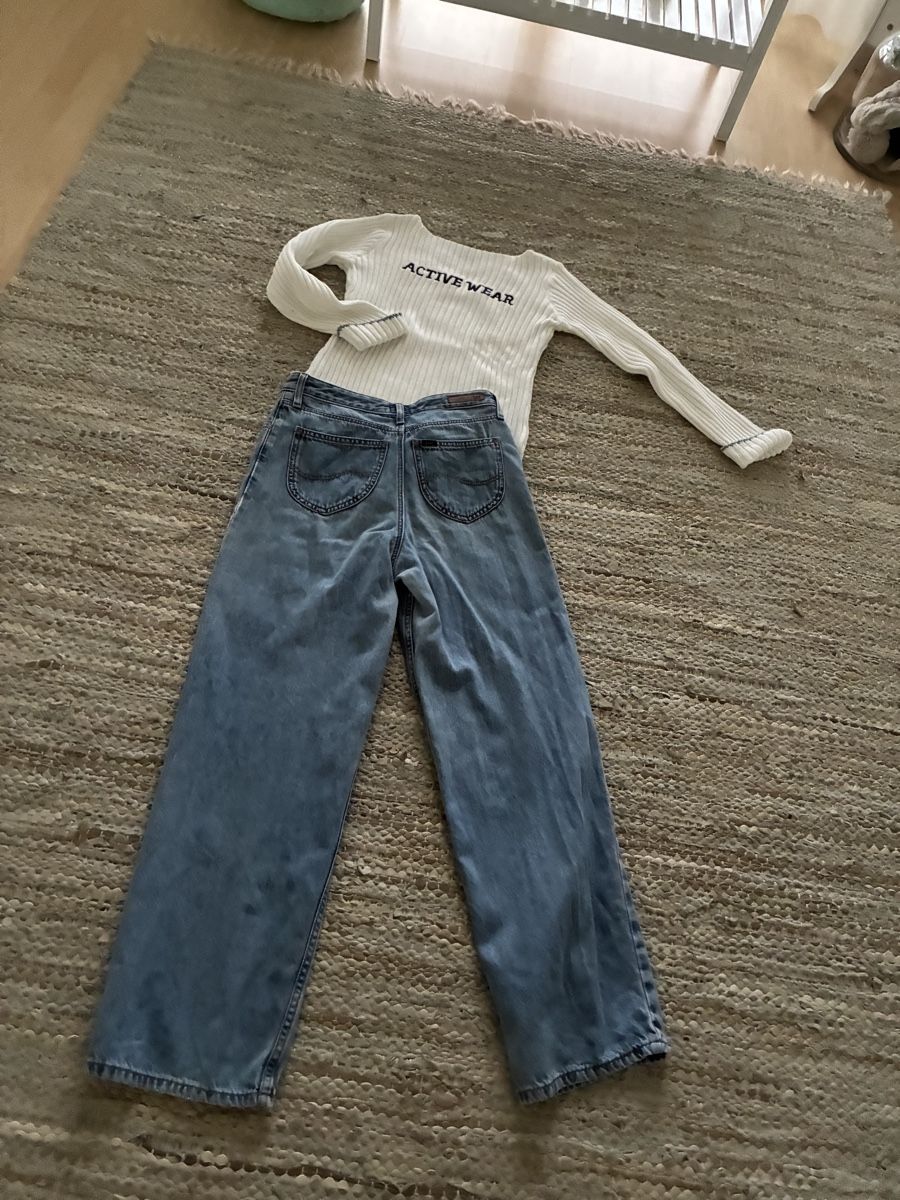 Lotti di vestiti: Lee Jeans blau und weisser Pullover. Gr. S – Usato da Dübendorf venduto da mar_s66c 6