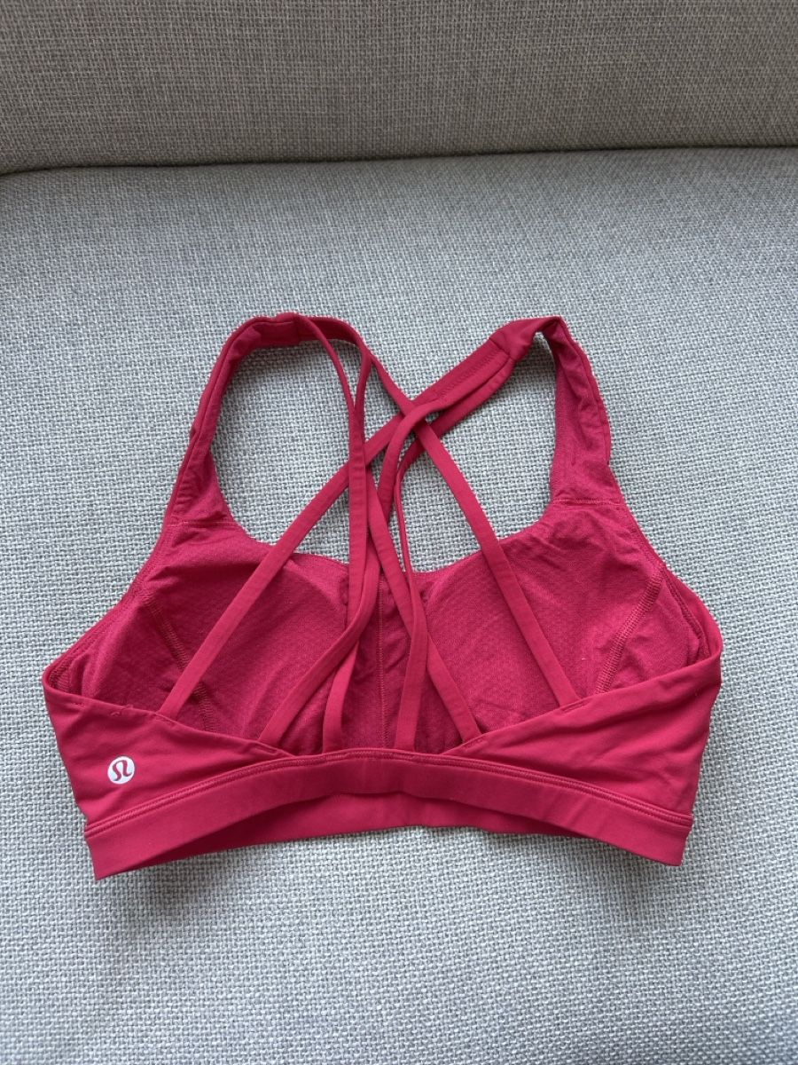 Lululemon Autres dessous: Lululemon Bra Size 6 – D'occasion à Bad Ragaz par vjmast