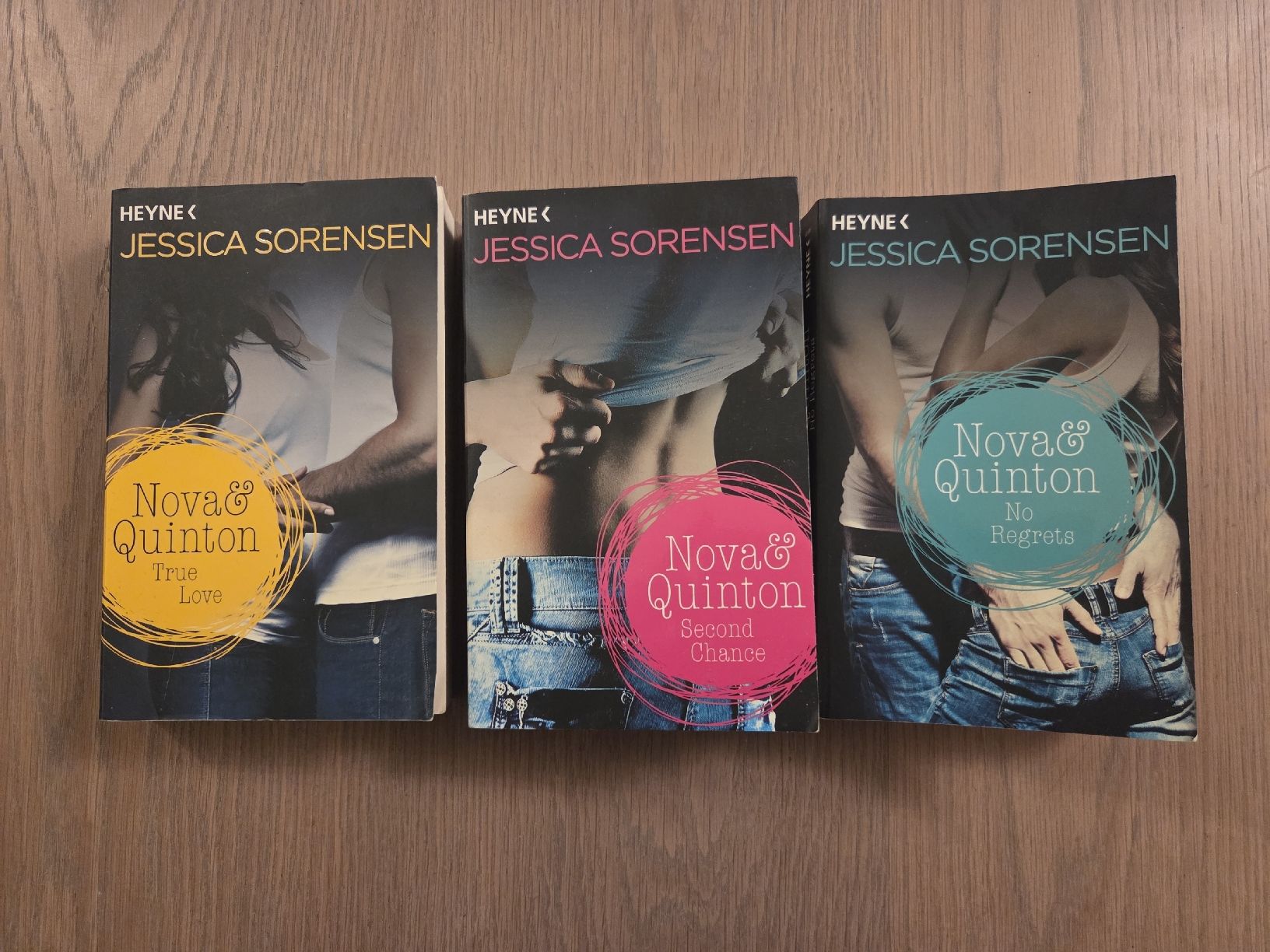 Sonstige Kleidung & Accessoires: Jessica Sorensen Nova & Quinton Serie – Gebraucht aus Rüschlikon von Xyzszh