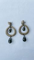 Boucles d'oreilles pendantes beige et vert