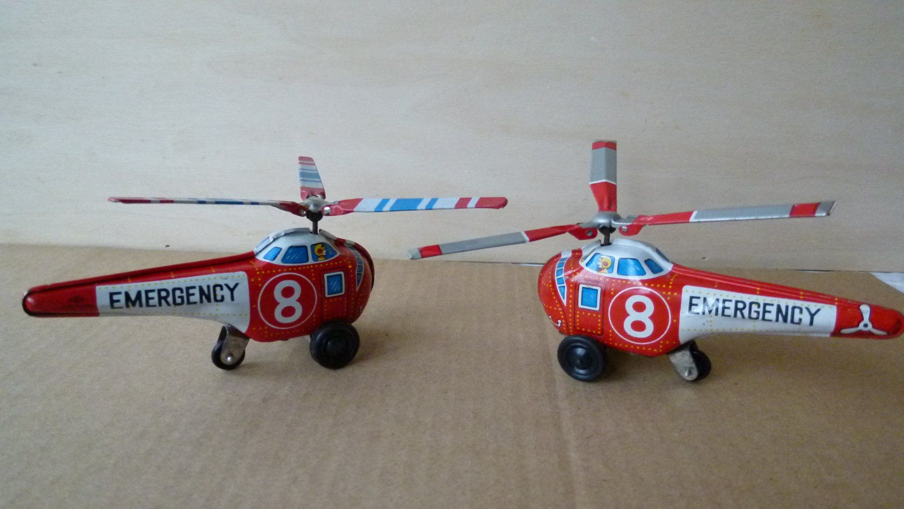 Modellini d'auto: ab 5.--  !! Blech -  2 Helikopter a ca 11,5cm mit Rotoren – Usato da Reiden venduto da alpina2 1