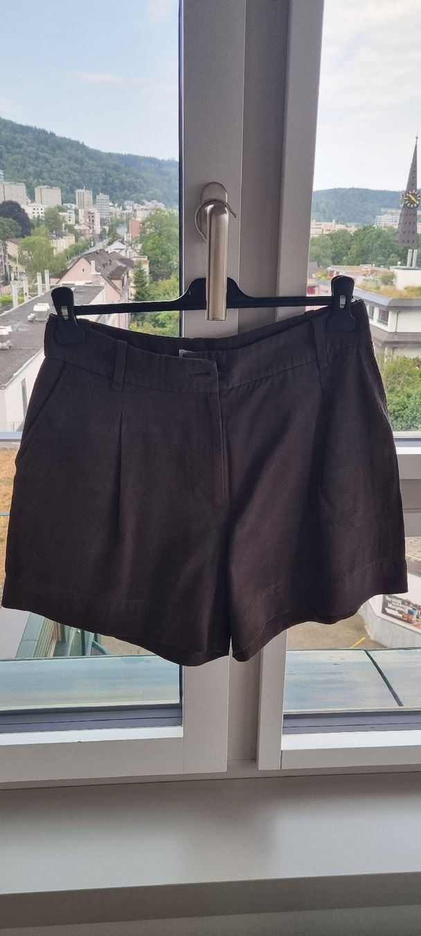 H&M Pantalons: Shorts H& M Gr. 40 dunkelgrau – D'occasion à Zürich par raf_np9f