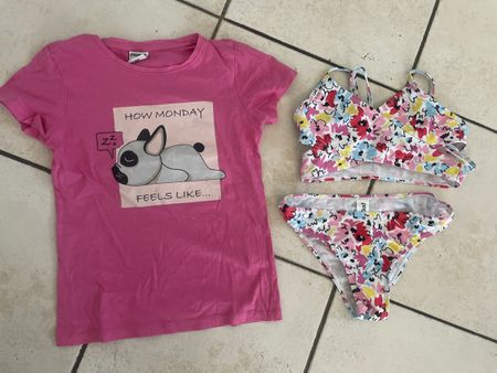Neues Bikini mit T-Shirt Gr. 134/140