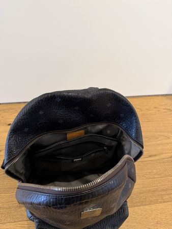 MCM Rucksack schwarz Nieten Leder Monogramm guter Zustand