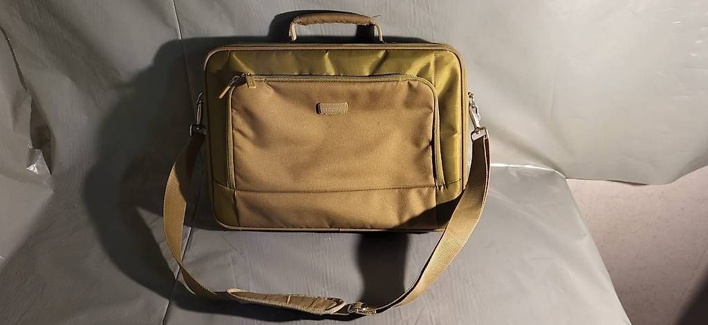 Borse: Gebrauchte Computer-Tasche in gutem Zustand – Usato da Curio venduto da mia_vb5z