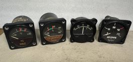 4 Stück Cockpitinstrumente Pilatus P-2