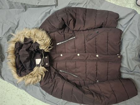 Damen Steppjacke braun mit Kapuze und Kunstfellkragen