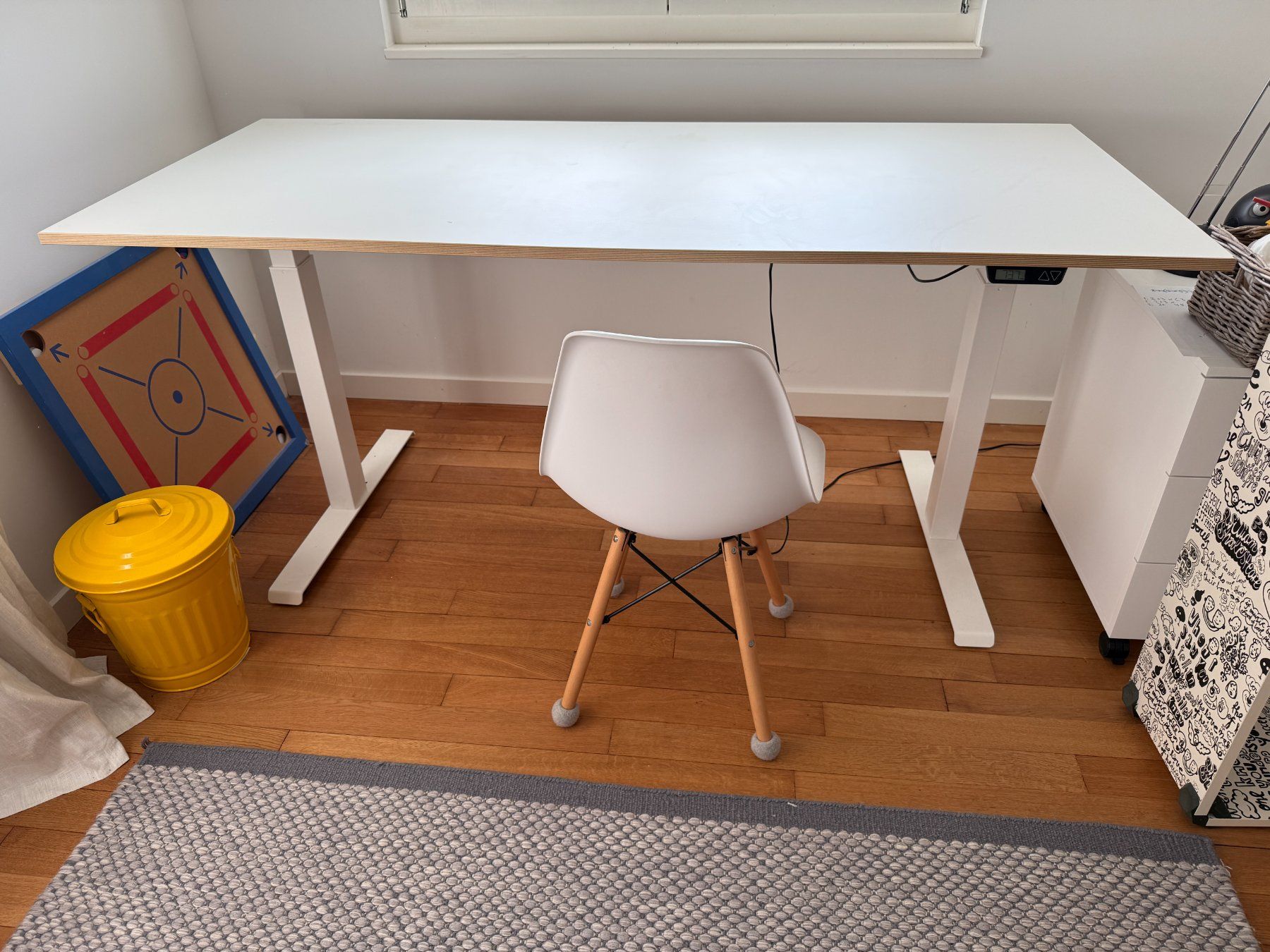 Interio Schreibtische: Bureau hauteur réglable électrique grand format 180x80 – Gebraucht aus Founex von MaevaMatahi