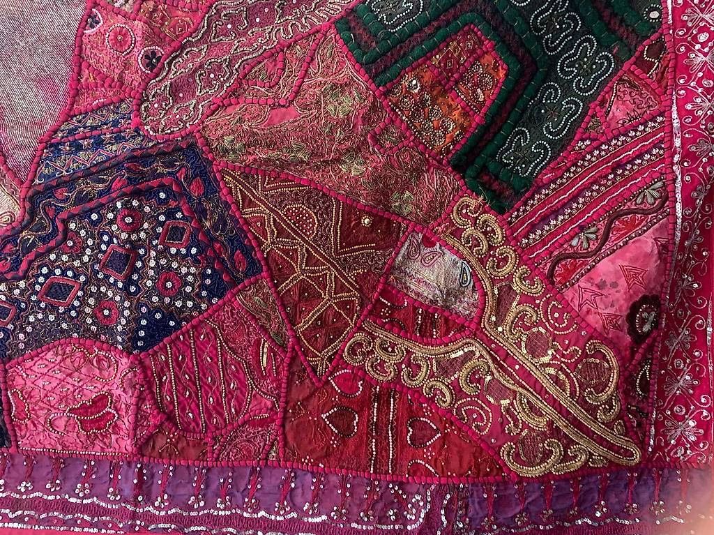 Tutte le decorazioni: Arazzo fatto con tecnica patchwork Zardozi – Nuovo (secondo la descrizione) da Caslano venduto da bri_5jft 2