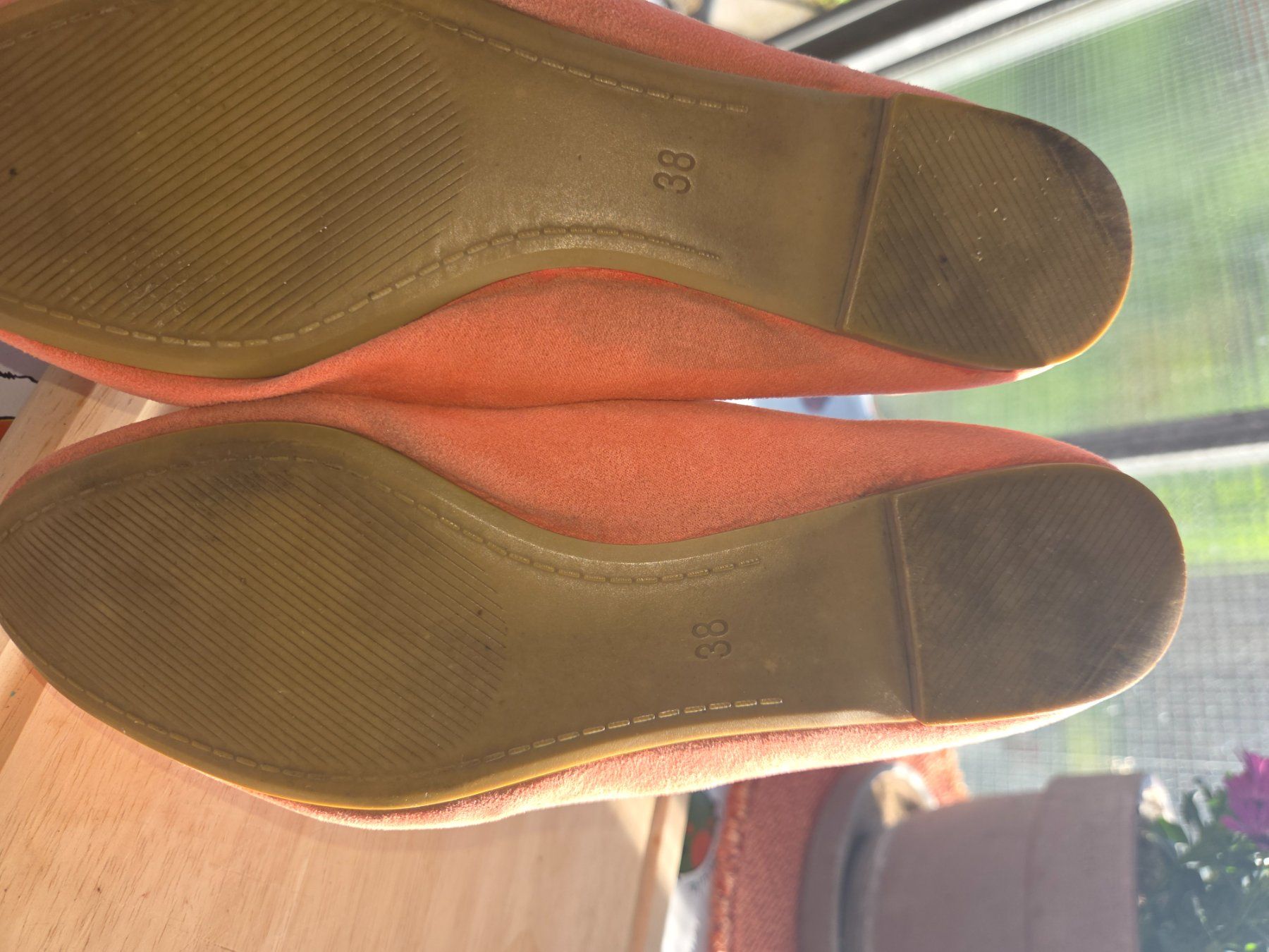 H&M Scarpe da donna: Ballerines H&M en daim corail, taille 38 – Usato da Brügg BE venduto da rup_p6cw 3