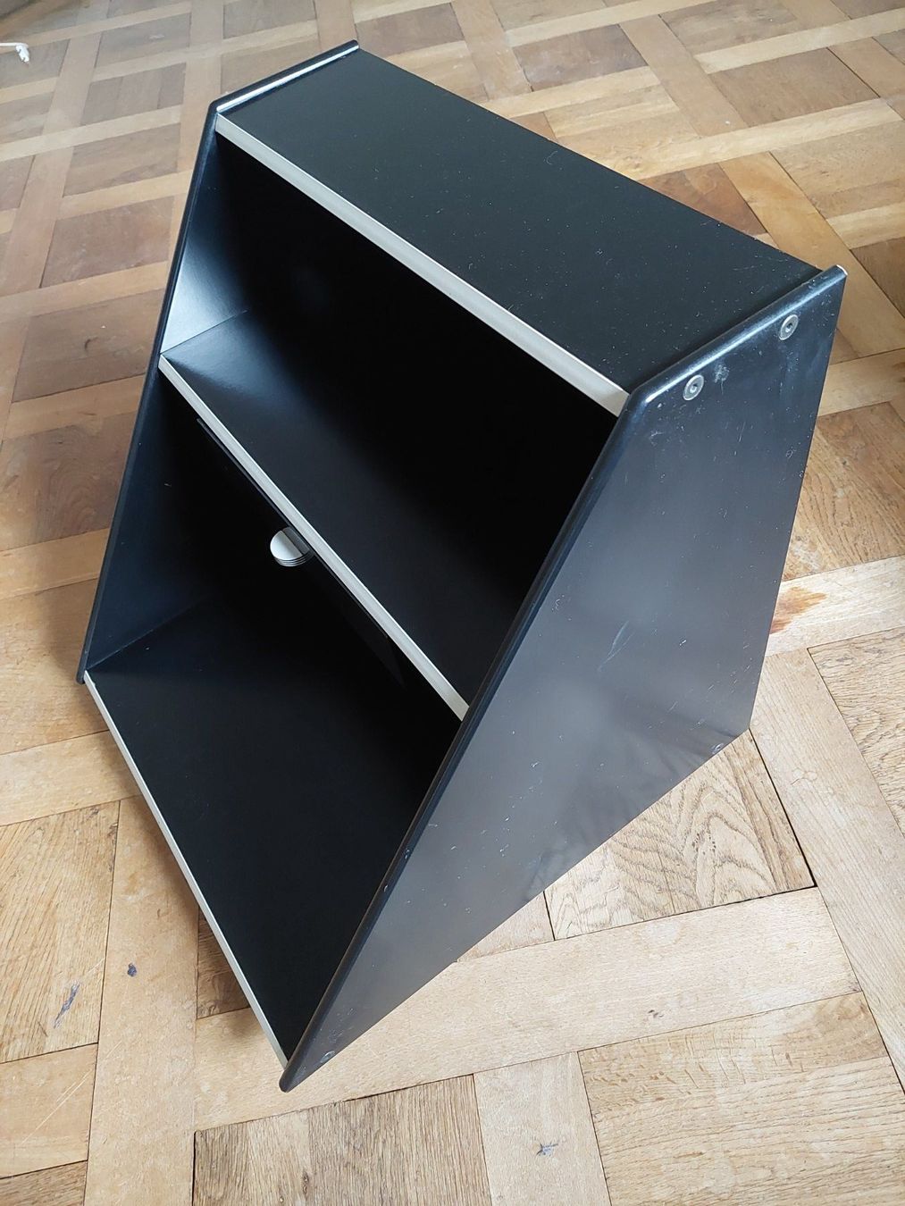 Ikea Nachttische: IKEA table de nuit/Nachttisch/bedside table 80's design – Gebraucht aus Lengnau BE von Madame-Minouche 1