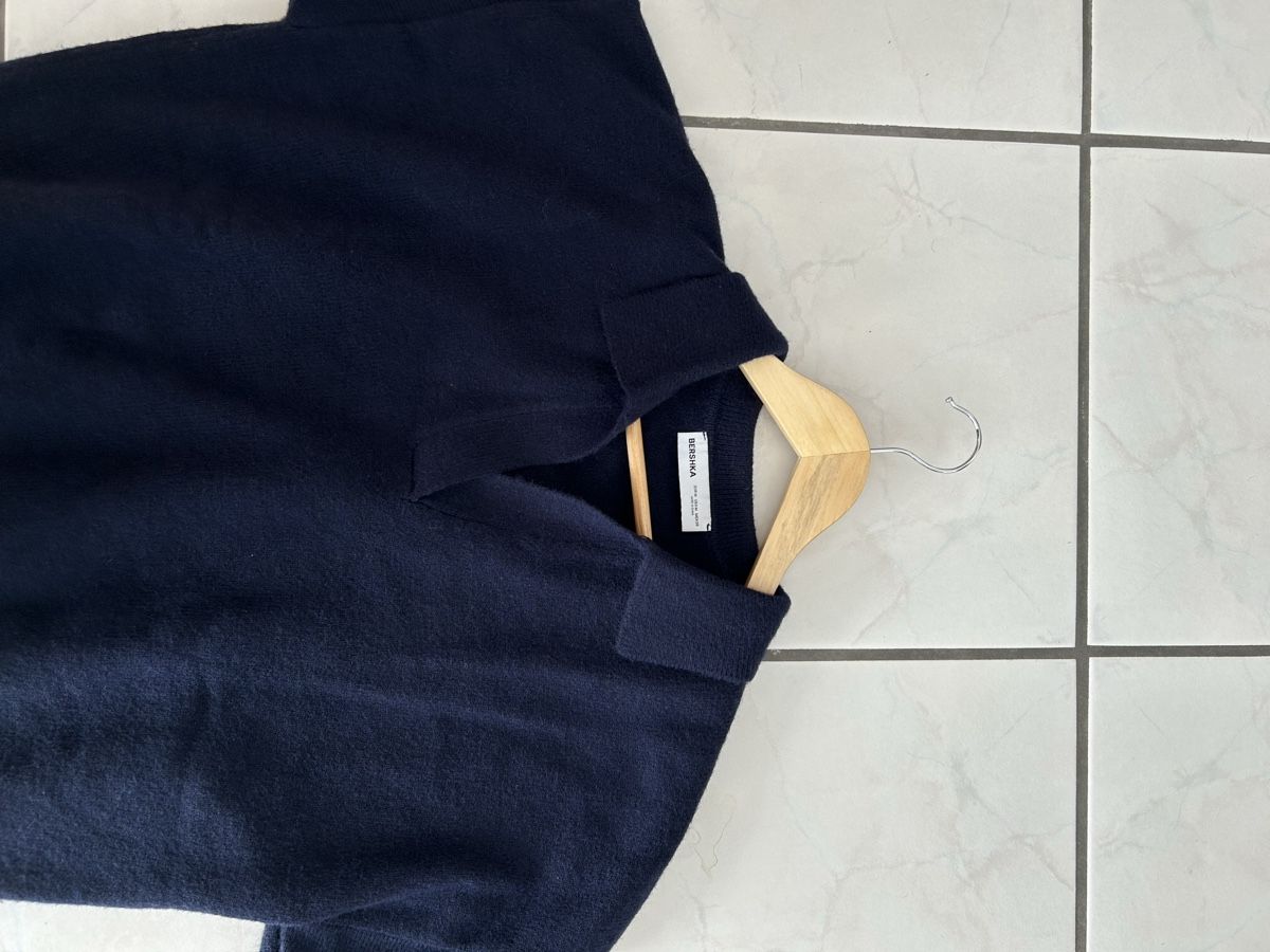 Maglioni & Felpe: Dunkelblauer Strickpullover, Grösse M – Usato da Schlieren venduto da mar_p5pq 5