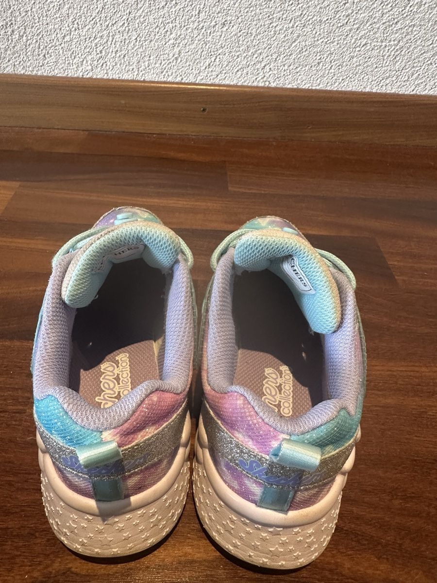 Skechers Schuhe für Mädchen: Skechers Sneaker mit Licht Gr. 32 – Gebraucht aus Glattpark(Opfikon) von Glatt19 4