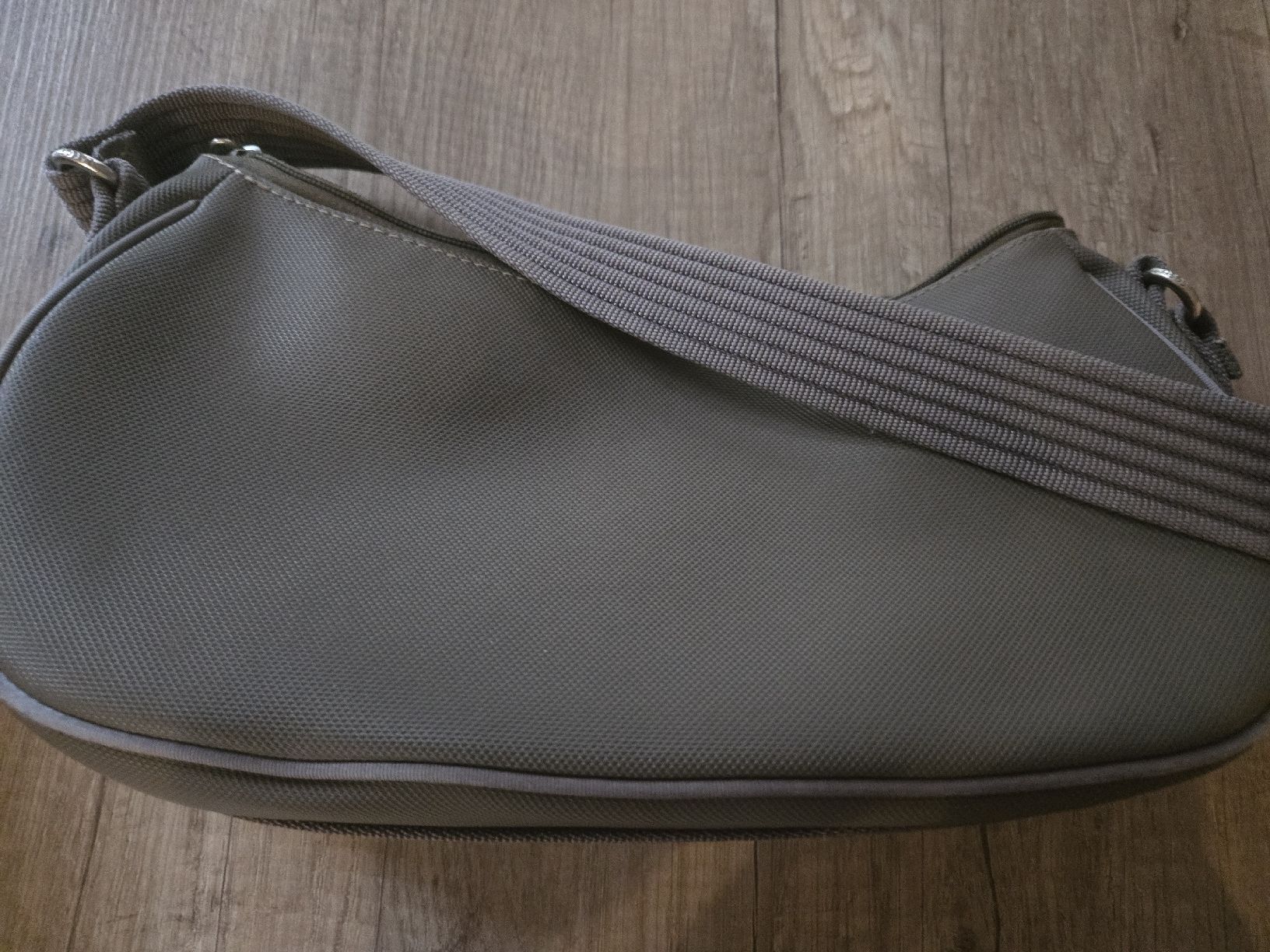 Lacoste Taschen für Damen: Lacoste  Handtasche – Gebraucht aus St. Niklaus VS von BrittaR 2