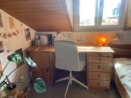 Schönes Kieferholz-Pult mit vielen Schubladen