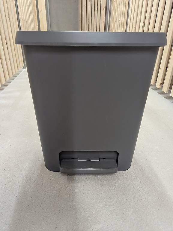 Cestini per rifiuti: Treteimer / Pedal bin – Usato da Zürich venduto da Spyros