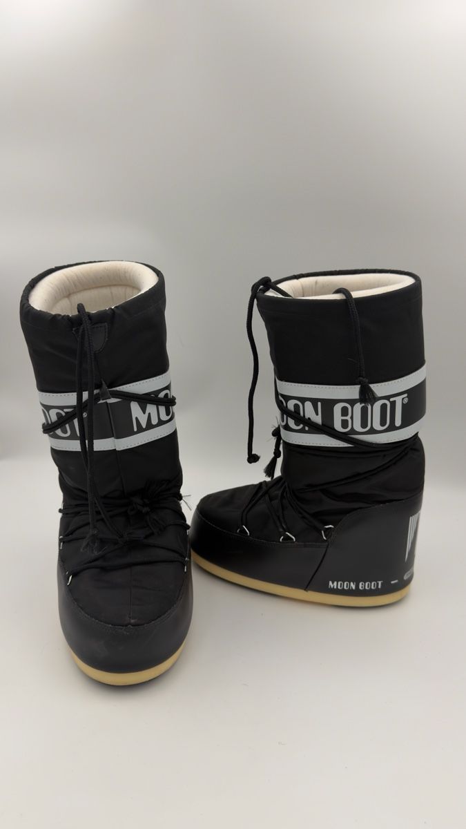 Moon Boot Scarpe da uomo: Moon Boot Winterstiefel schwarz  – Usato da Rotkreuz venduto da perlengott